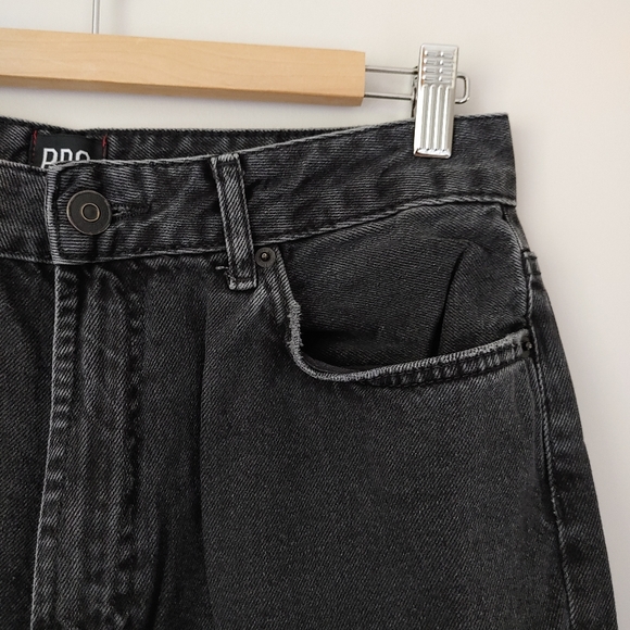 BDG High-Waisted Mom Jeans Washed Black Denim Size 30 Urban Outfitters - Picture 9 of 16